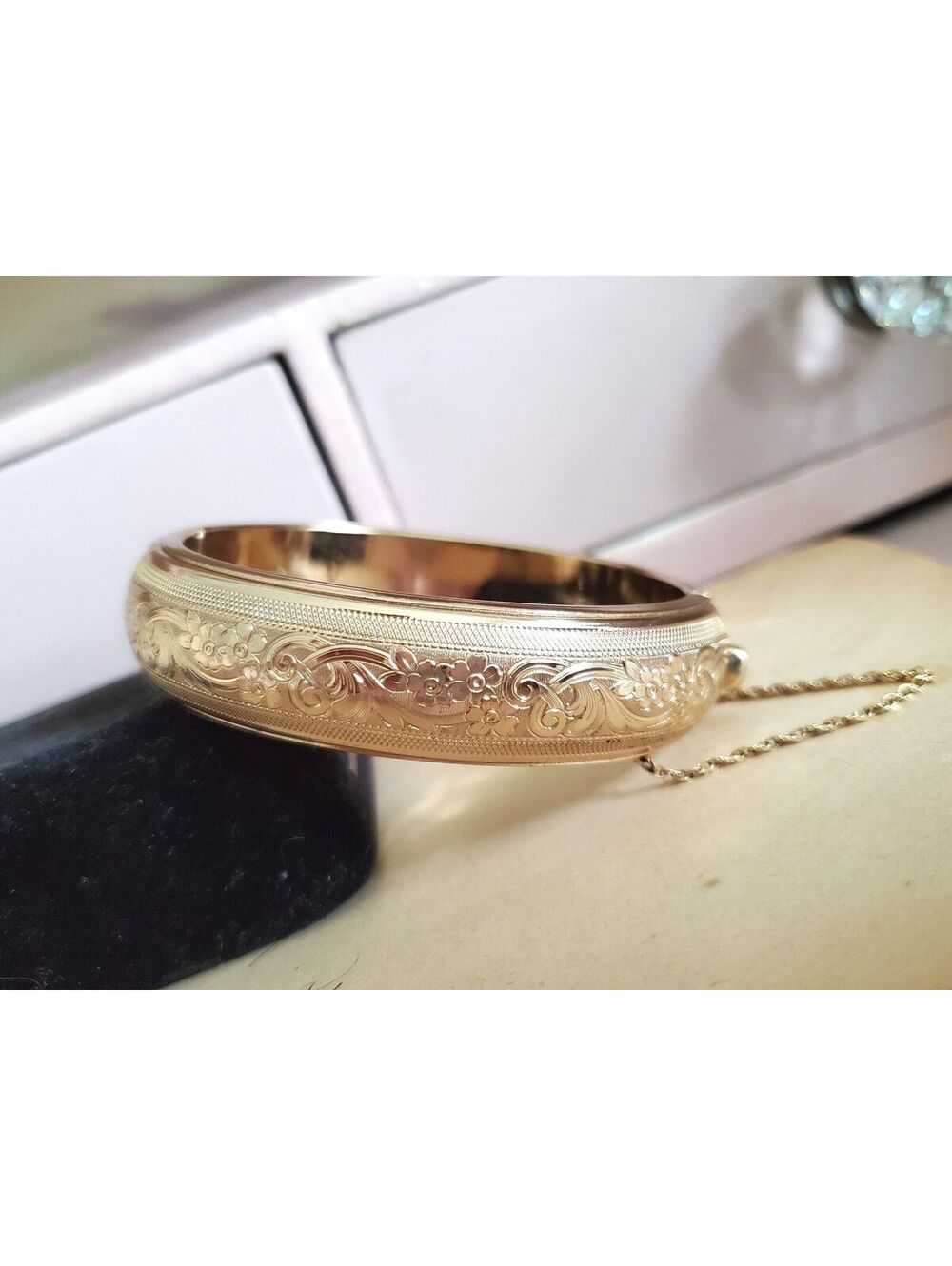 Vintage Floral Engraved Hollow Hinge Bangle Bracelet